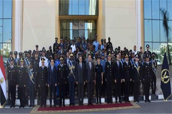 المشاركون في احتفالية التخرج 