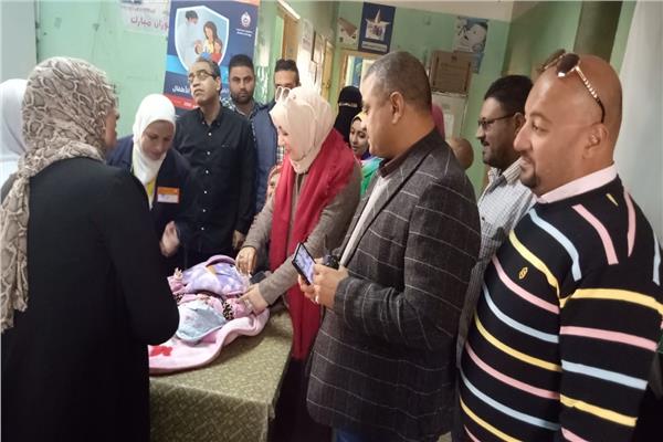 رئيس أشمون  يتابع حملة التطعيم ضد مرض شلل الأطفال