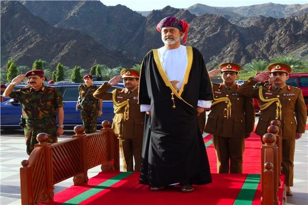 السلطان هيثم  بن طارق يحتفل بيوم قوات السلطان المسلحة