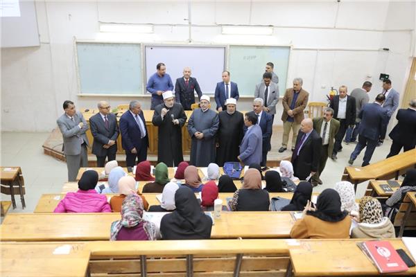 وكيل الأزهر ورئيس الجامعة يتفقدان انتظام العملية التعليمية في كليات الطب بدمياط   