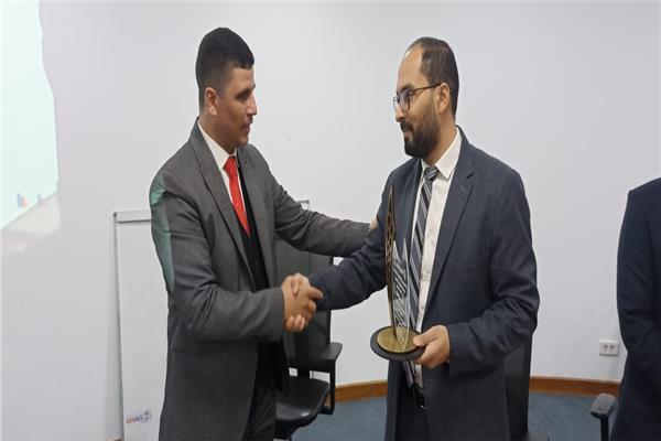 جانب من حفل تكريم العاملين بمركز الاتصالات المتكامل