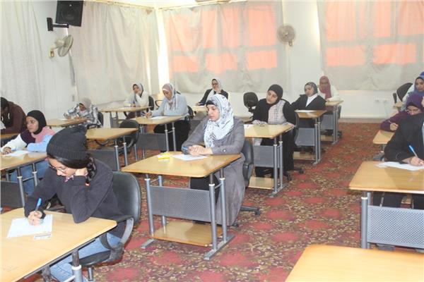 تنفيذ امتحانات منحة اللغة الألمانية بمركز التطوير الوظيفي بجامعة جنوب الوادي