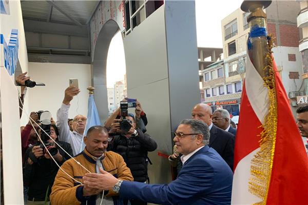 محافظ البحر الأحمر يفتتح حلقة السمك بالغردقة