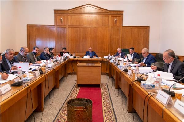 وزير الموارد المائية والري خلال الاجتماع