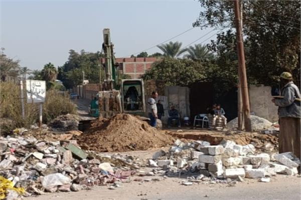محافظة الجيزة ترفع كفاءة مدخل كوبرى عبد الدايم بالمنصورية