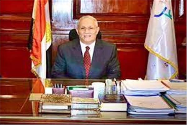 محافظ الأقصر يوجه بترقية العاملين المثبتين على الصناديق والحسابات الخاصة