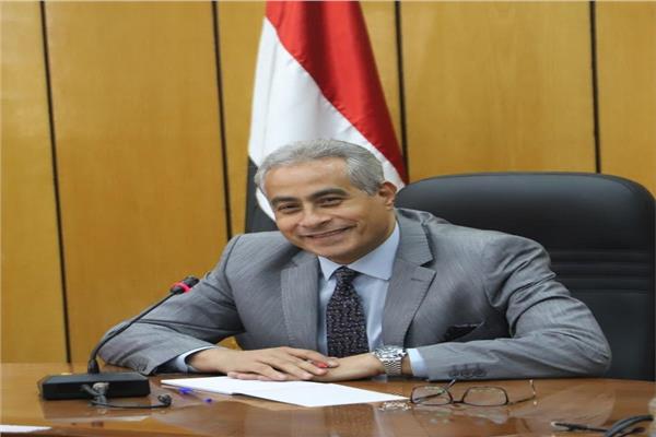  حسن شحاتة وزير القوى العاملة