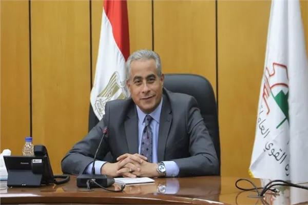 حسن شحاتة وزير القوي العاملة