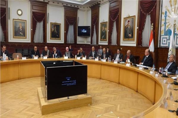 محافظ القاهرة يجتمع بالغرفة التجارية