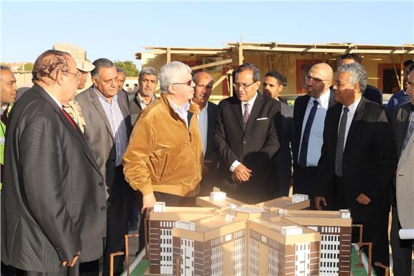 وزير التعليم العالى يتفقد المنشآت الجديدة بجامعتي  جنوب الوادي الحكومية والأهلية 