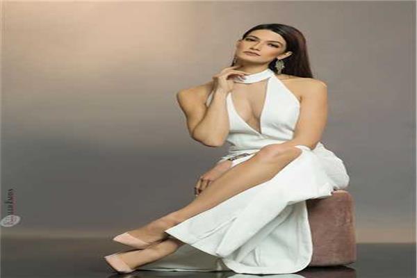 الفنانة تارا عماد