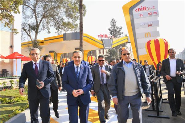 مستشار رئيس الجمهورية ومحافظ الغربية يفتتحان محطة شيل أوت للوقود بطنطا 