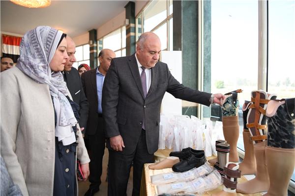 على هامش الاحتفال باليوم العالمي لذوي الهمم .. محافظ قنا يسلم 129 جهاز تعويضي للمستحقين