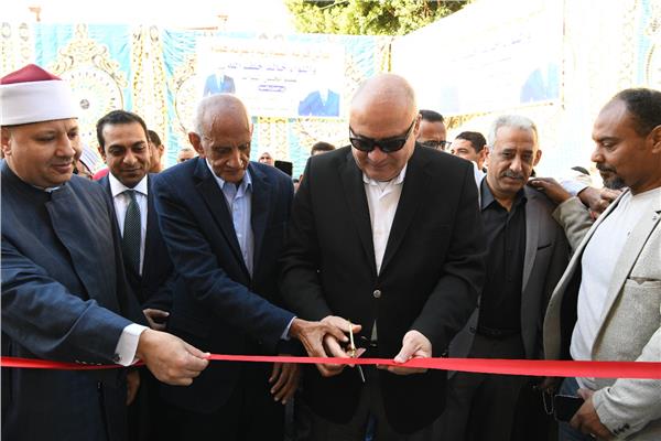 محافظ قنا خلال الافتتاح