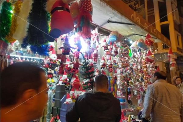 هدايا أعياد الكريسماس بالبحيرة