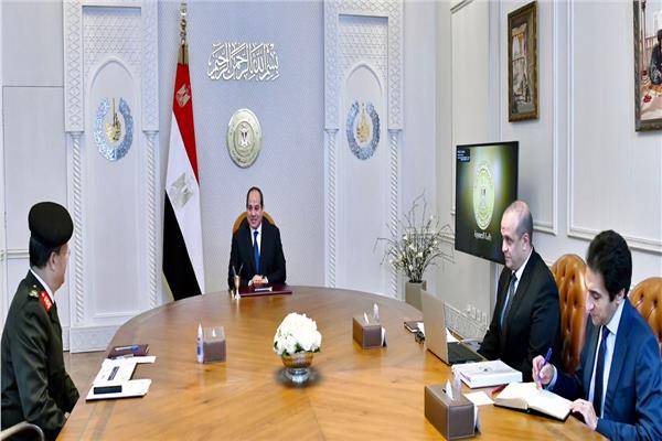 الرئيس خلال لقائه رئيس مجلس إدارة الشركة العربية العالمية للبصريات