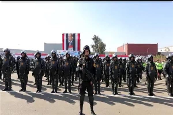 انتشار أمني مكثف لتأمين احتفالات المواطنين بعيد الميلاد ورأس السنة