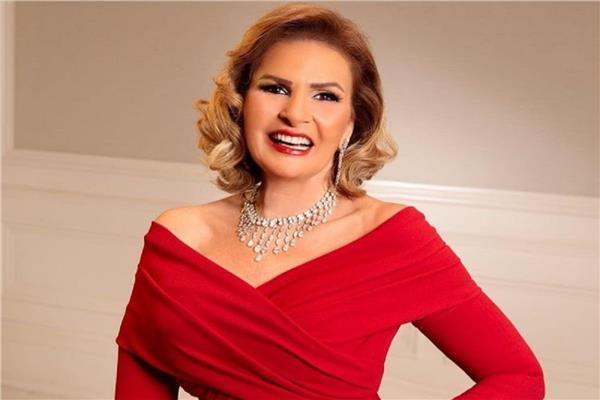 الفنانة يسرا 