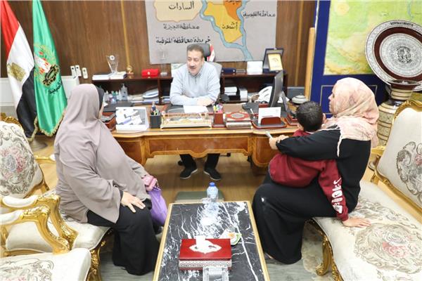 جانب من لقاء المحافظ مع المواطنين 