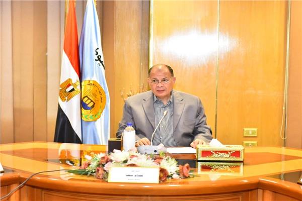 محافظ أسيوط يعلن خطة القوافل العلاجية المجانية