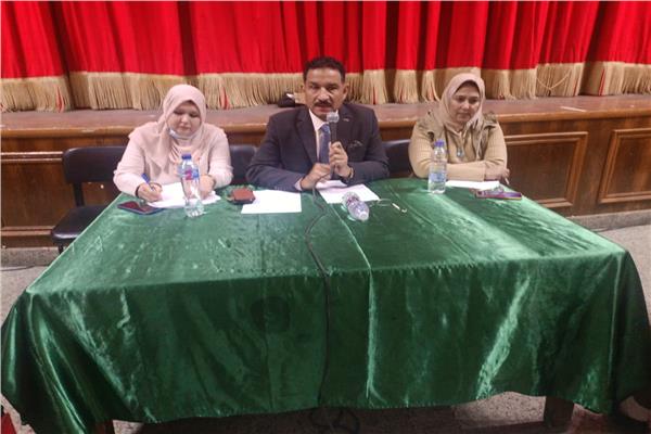 اجتماع وكيل الوزارة مع مديري عموم ووكلاء الإدارات