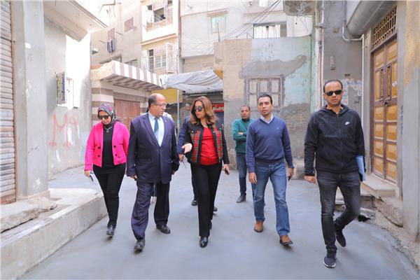 محافظ دمياط خلال الجولة