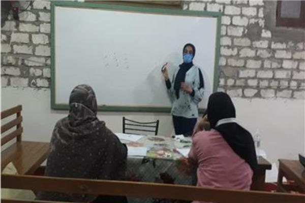 طلاب جامعة الإسكندرية يمحون أمية