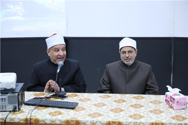 جانب من الندوة 