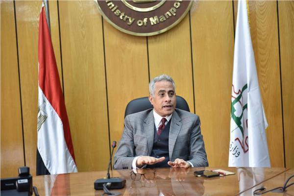  حسن شحاتة، وزير القوى العاملة