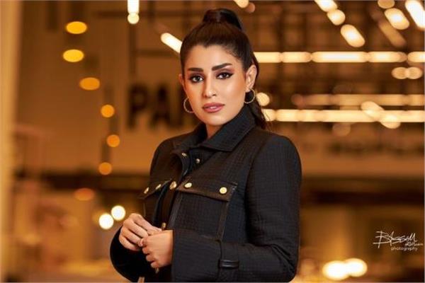 الفنانة  ايتن عامر