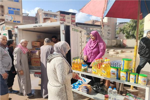 قوافل السيارات المتنقله للسلع الغذائية
