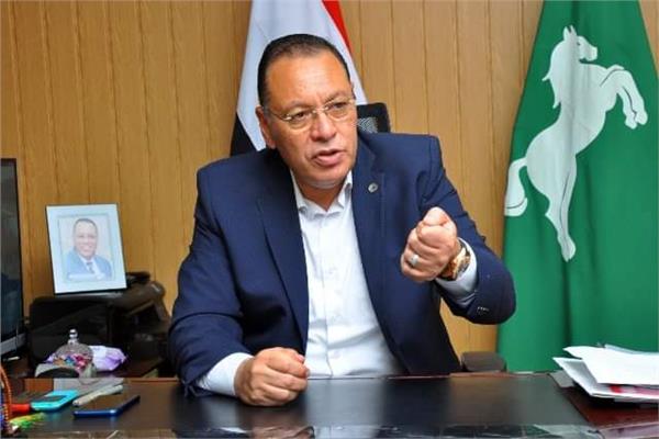 إحالة 64 من العاملين بالمنشآت الصحية للشئون القانونية لعدم انضباطهم في عملهم 
