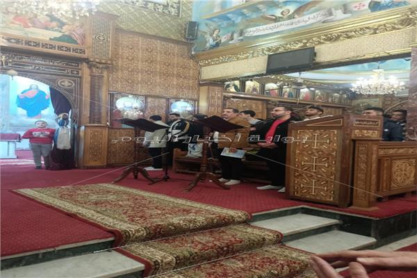  إحتفلات أعياد الميلاد من داخل كنيسة السيدة العذراء والأنبا تكلا بالزقازيق