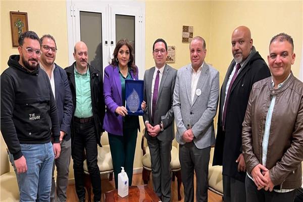 وفد حزب الدستور في الكنيسة الإنجيلية ومار جرجس لحضور قداس عيد الميلاد