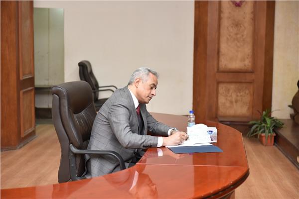 حسن شحاتة وزير القوى العاملة