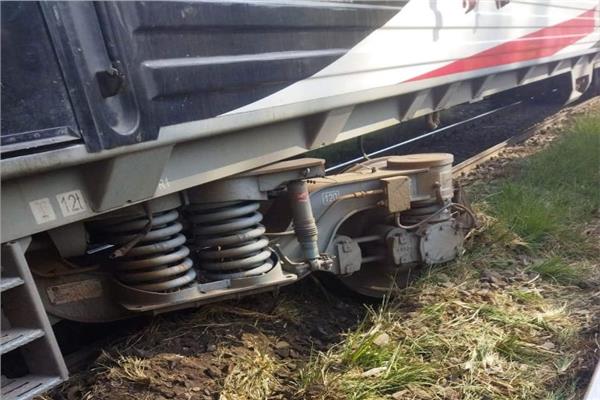 خروج عربة القطار عن مسارها