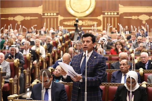 وزير الشباب  أشرف صبحي