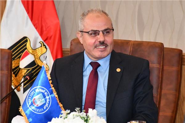  الدكتور ناصر مندور رئيس جامعة قناة السويس
