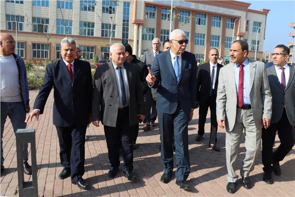 أثناء تفقد سير العمل بجامعة المنوفية الأهلية