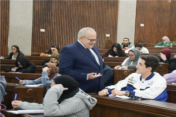 محمد عثمان الخشت رئيس جامعة القاهرة