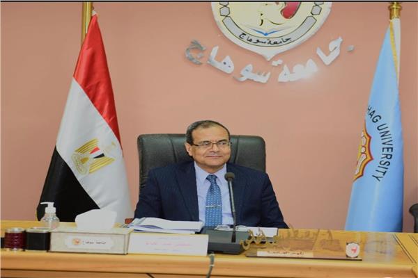مصطفي عبد الخالق رئيس جامعة سوهاج