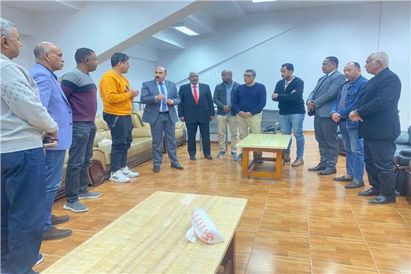 محافظ أسوان مع اللاعبين والجهاز الفني ومجلس الإدارة