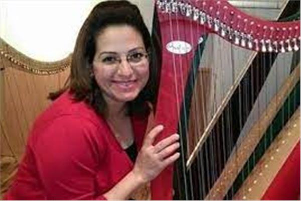  واصف، عازفة الهارب