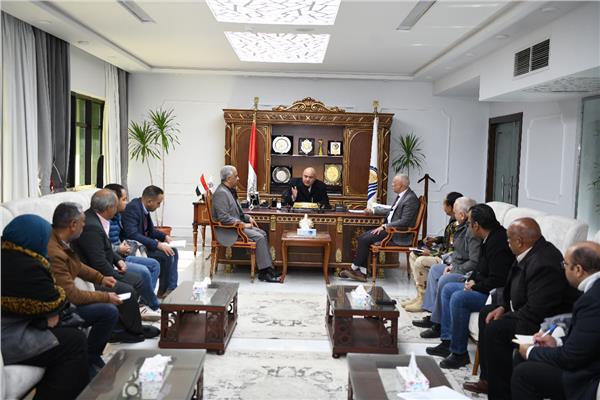  محافظ قنا يتابع تنفيذ مشروع خط طرد الصرف الصحى البديل
