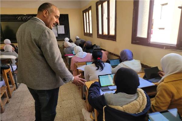 مدير تعليم المنوفية يتابع امتحانات النقل بمدارس المنوفية