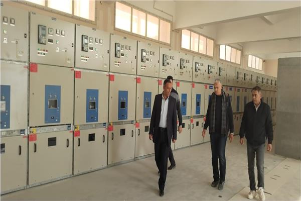 قيادات الجهاز خلال تفقد محطة الكهرباء