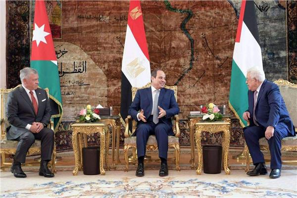 صورة أرشيفية لقمة سابقة بين الزعماء الثلاثة
