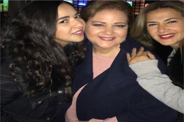  دنيا سميرغانم تُحيي ذكرى ميلاد والدتها «دلال عبد العزيز»