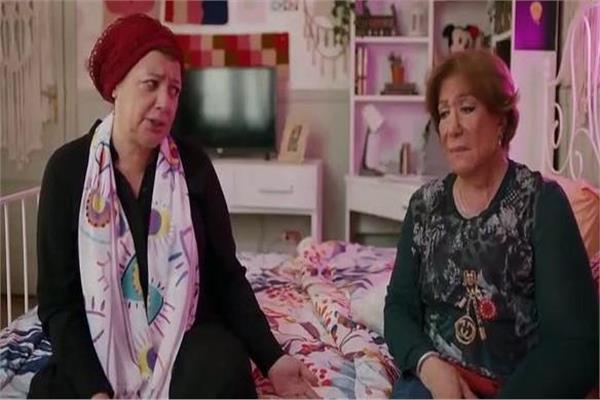 سميحة أيوب وحنان سليمان في لقطة من مسلسل جروب العيلة