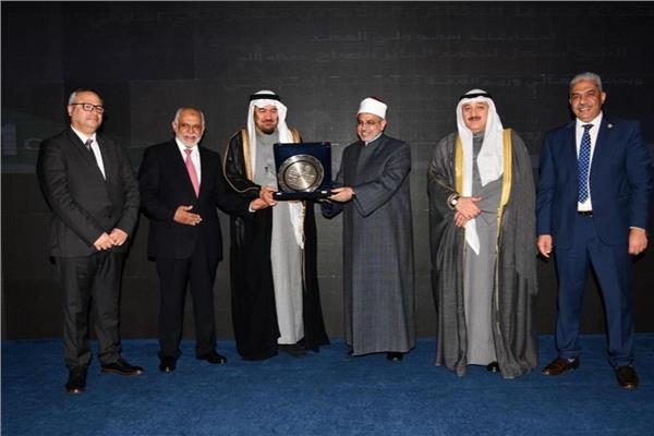 رئيس المنظمة الإسلامية للعلوم الطبية وقيادات جامعة الأزهر